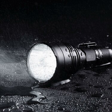 Svietidlo Nitecore P30 - 1000 lumenov/619m